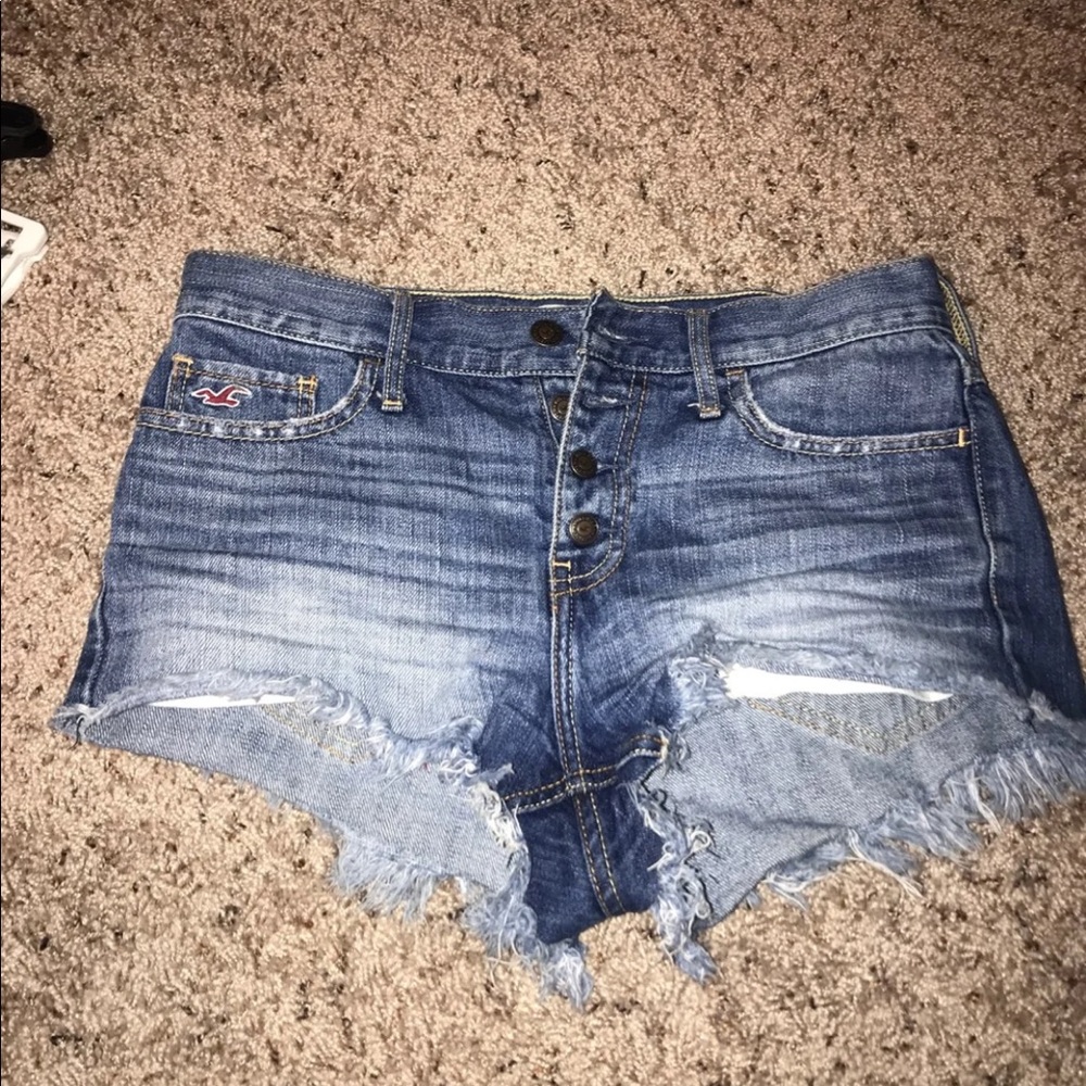 Super Trendy Hollister shorts!
